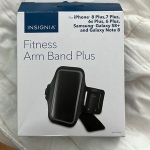 Insignia fitness arm band